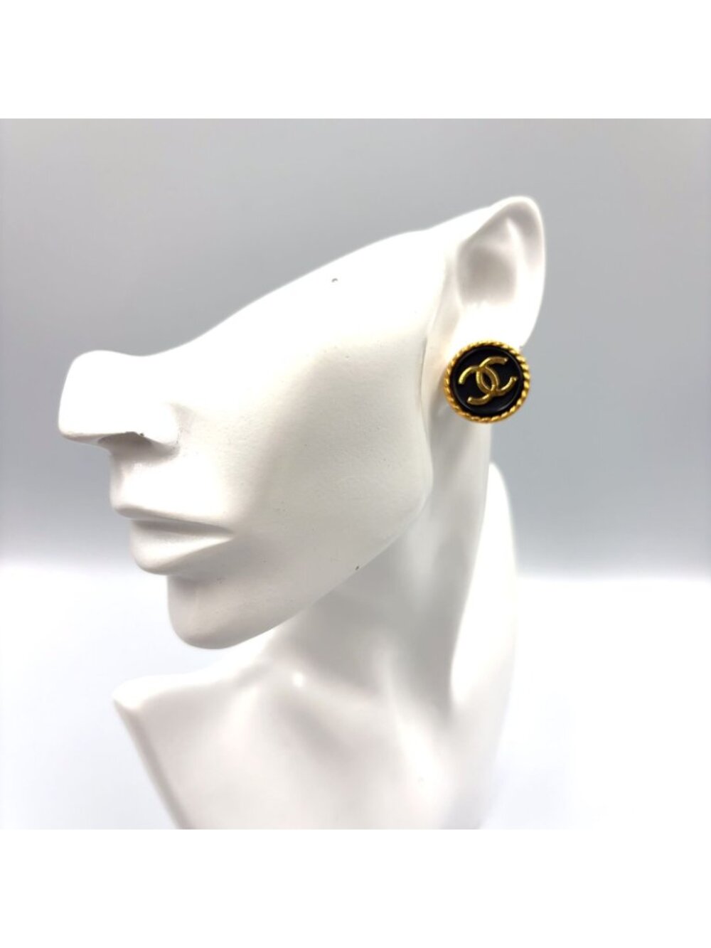 Chanel CC Logo Round Gold Plated Black Earrings - Picture 12 of 12